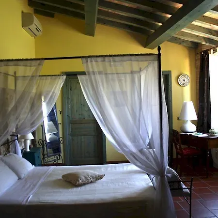 Clementine Bed & Breakfast 3*
