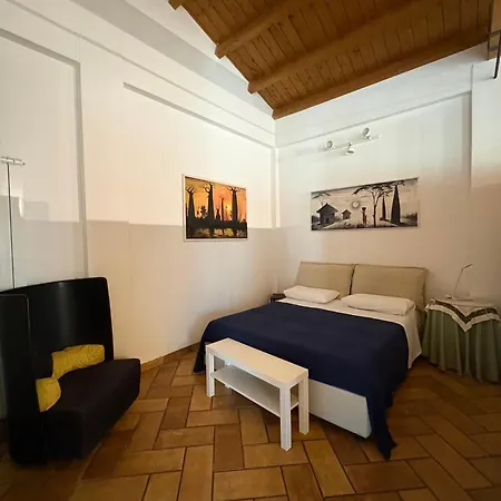 Clementine Bed & Breakfast 4*