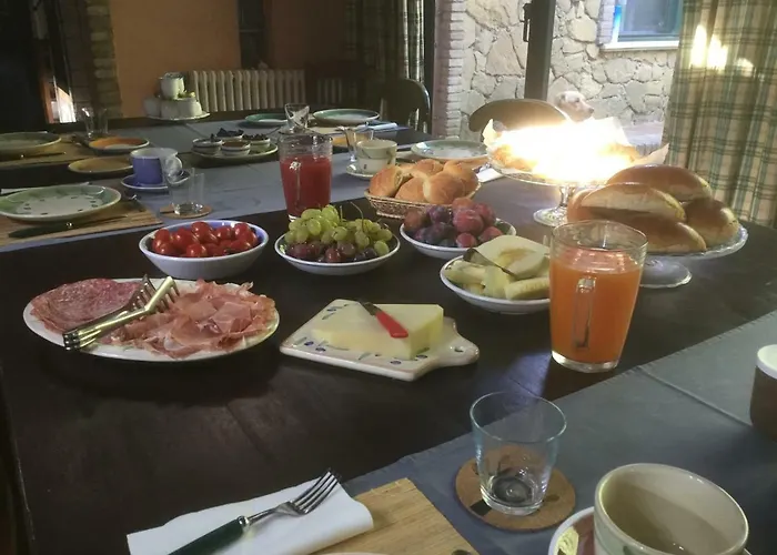 Clementine לינה וארוחת בוקר